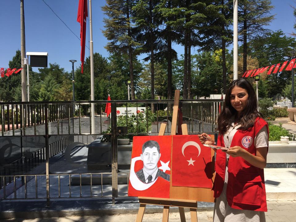 Tulay Nur Helvaci drew a charcoal portrait of Halisdemir while standing next to his grave.