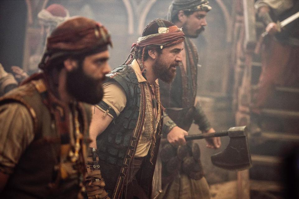 Popular Turkish actor Engin Altan Duzyatan plays a lead character in another TV show called Barbaroslar: Akdeniz'in Kilici (Barbaros: Sword of the Mediterranean).