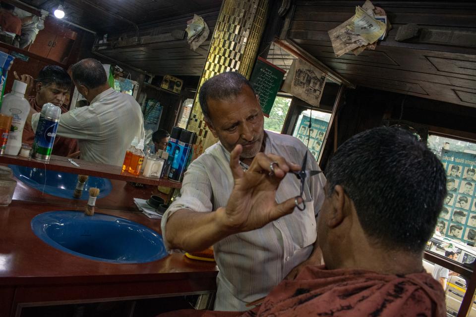 Hakim Hafeez Ullah, 55, has been a barber for over four decades. His father started the shop in 1953 and has been working there since childhood. He stated he has lost 95 percent of his total income every year since abrogation of Article 370. “I have a family of six, which includes 4 unmarried daughters. I have been going through depression because of financial crises and not being able to provide for my family”.