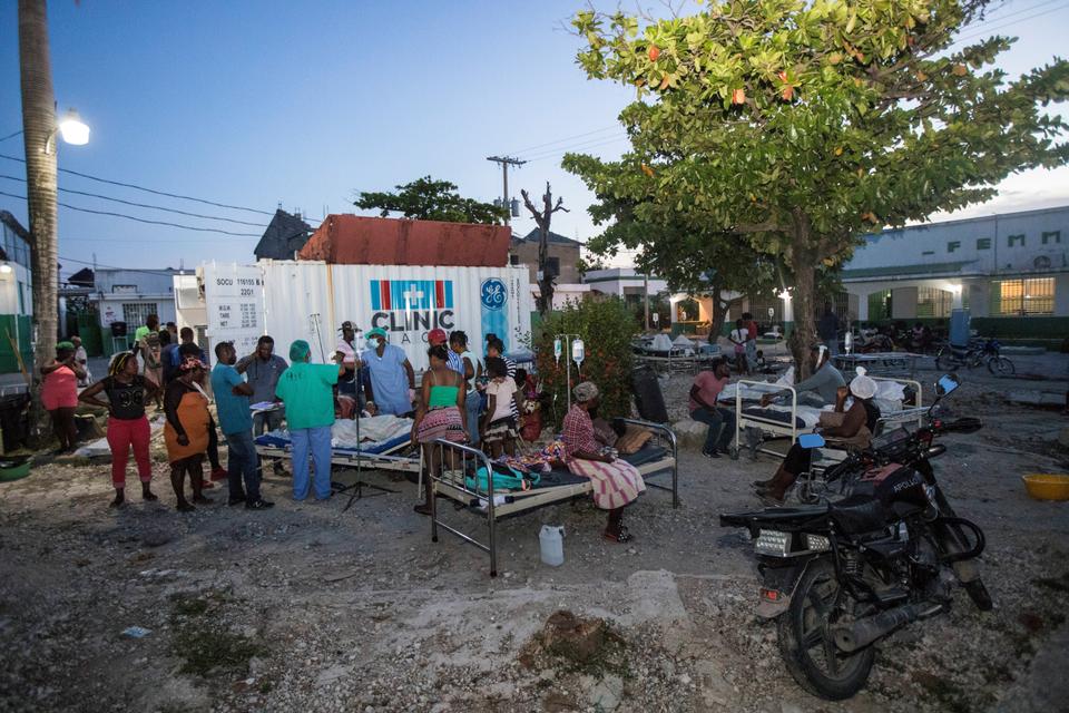 Hundreds killed in magnitude 7.2 quake in Haiti Patients accompanied by their relatives are seen outside a hospital damaged following a 7.2 magnitude earthquake in Les Cayes, Haiti