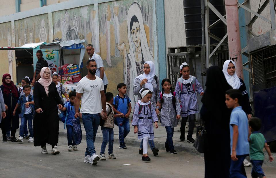 The US, the UK and Arab countries have decreased their funding to UNRWA, affecting the future of thousands of Palestinians.