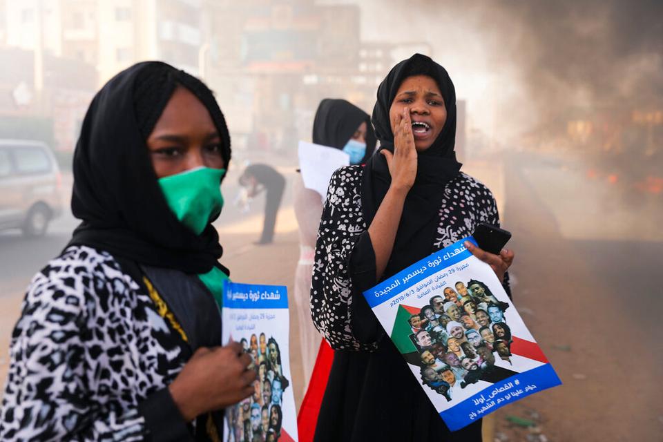 File: Sudanese women shout during a demonstration to commemorate the first anniversary of a deadly crackdown carried out by security forces on protesters during a sit-in outside the army headquarters, in Khartoum.