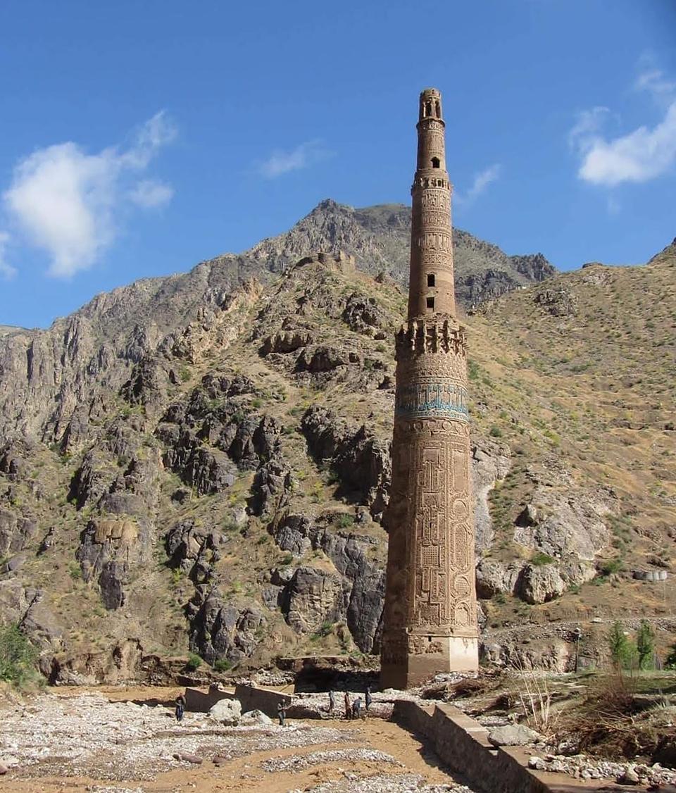 The construction date of the 65-meter minaret is said to be around 1190.