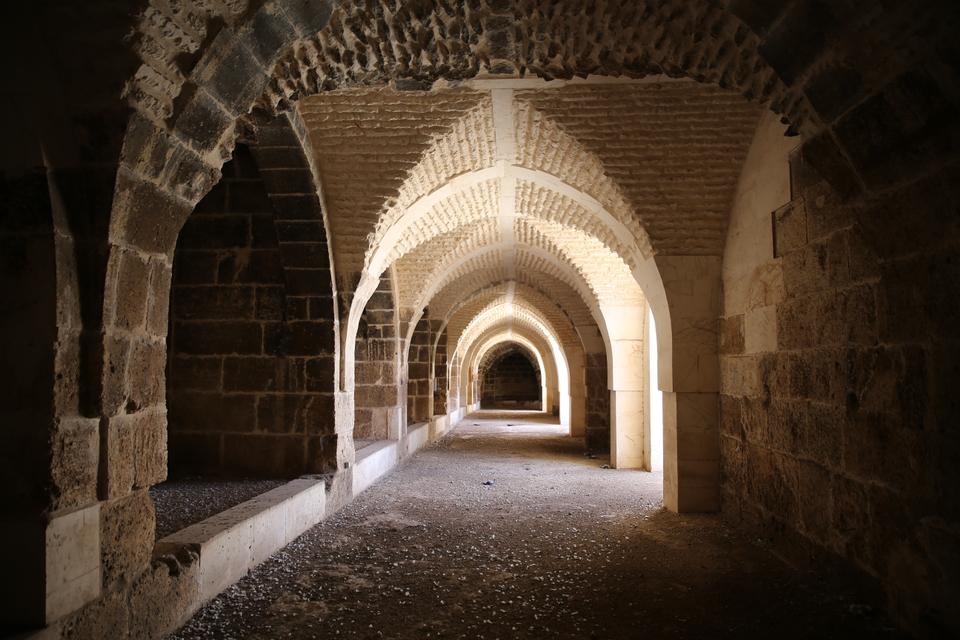 This building is the only Ayyubid caravanserai that survived within the Anatolian border.