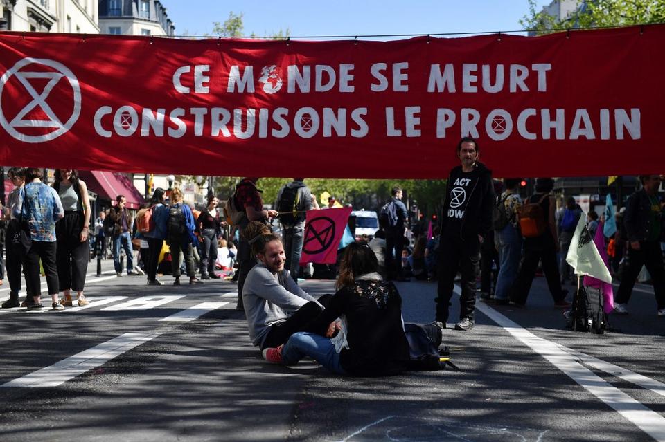 A few hundred activists from the environmental group Extinction Rebellion set up shop on April 16, 2022 morning on part of the Grands Boulevards, in the center of Paris, in order to make it 