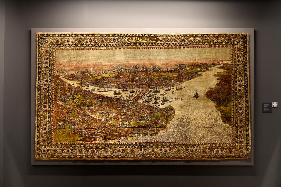 An amazing silk carpet that gives a general view of Istanbul in the 19th century, from the Ottoman period.