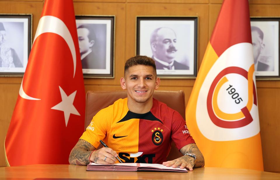 Le Galatasaray Club a signé un contrat de 4 ans avec le milieu de terrain uruguayen Lucas Torreira.