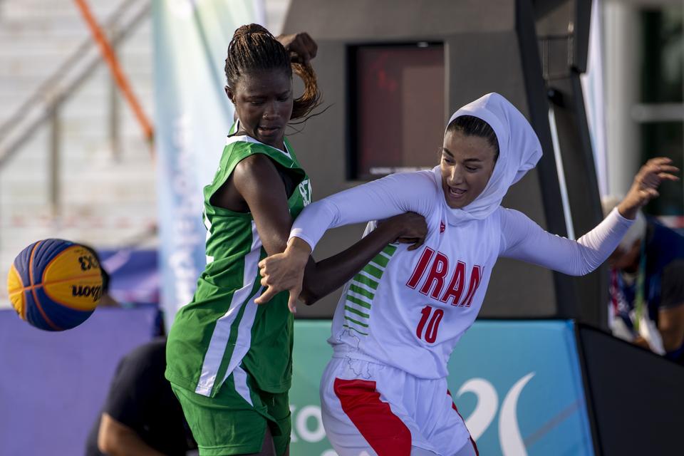 Kimiya Yazdian Tehrani (10) of Iran in action during the 3x3 basketball competition between Iran and Senegal. — Anadolu Agency
