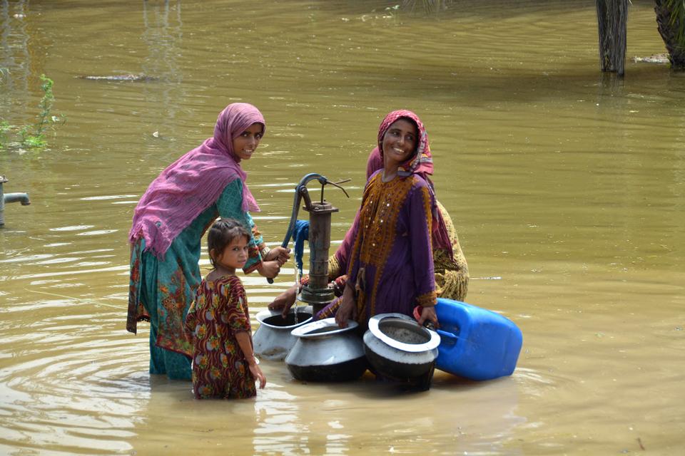 The death toll from monsoon flooding in Pakistan since June has crossed 1,100.