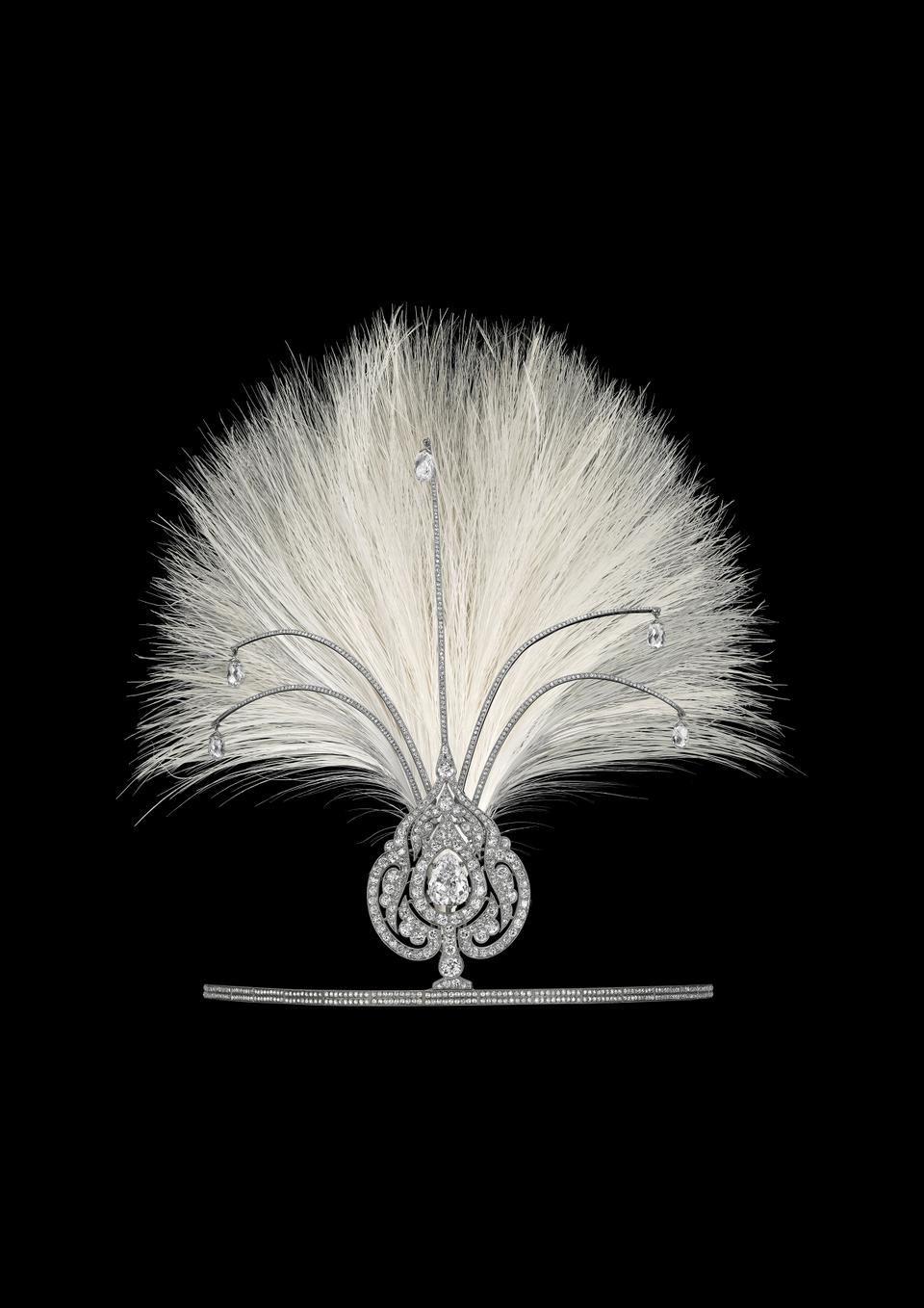 Head ornament, Cartier New York, circa 1924. Platinum, white gold, pink gold, one 4.01-carat pear-shaped diamond, five briolette-cut diamonds weighing 5.22 carats in total, round old-, single- and rose-cut diamonds, feathers, millegrain setting. Cartier Collection.