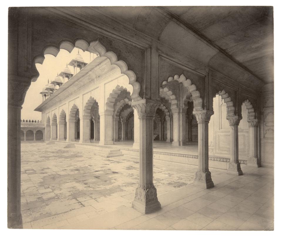 Moti Masjid - fort de Lahore, undated. Archives Cartier Paris.
