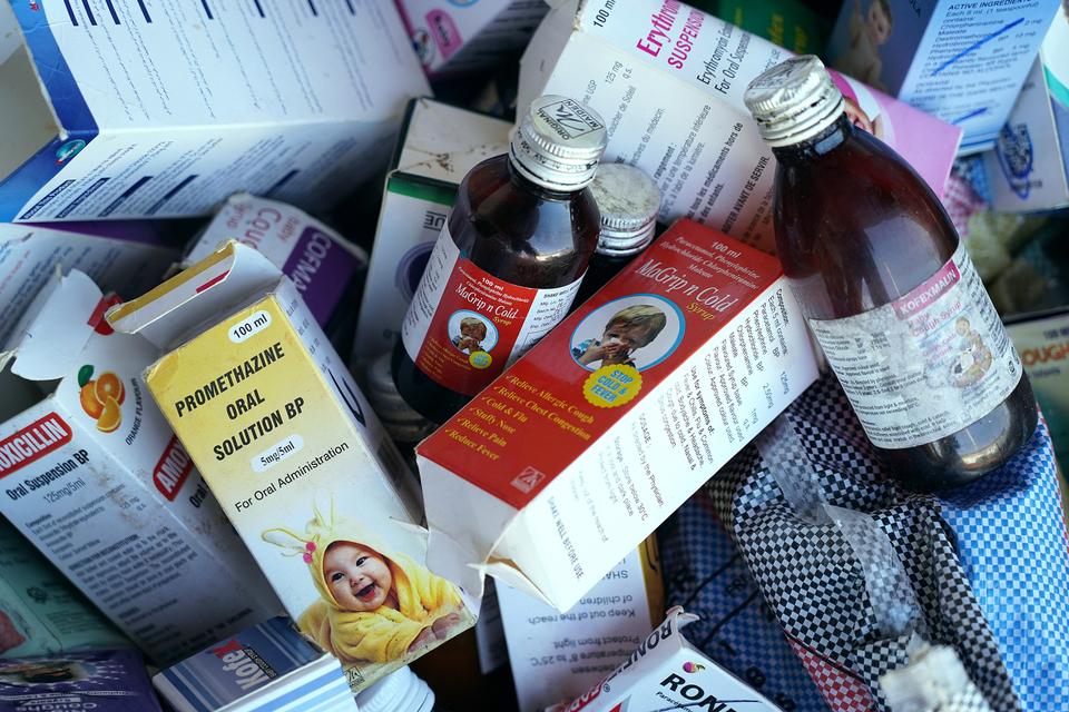 The Gambian health authorities removed all the cough syrups of Maiden Pharmaceuticals from the shelves after they were found to contain high quantities of ethylene glycol and diethylene glycol.