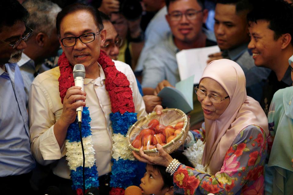 Throughout his tumultuous political journey, Anwar was supported by his wife, Wan Azizah Wan Ismail, who once served as deputy prime minister. [Lai Seng Sin/Reuters File Photo]