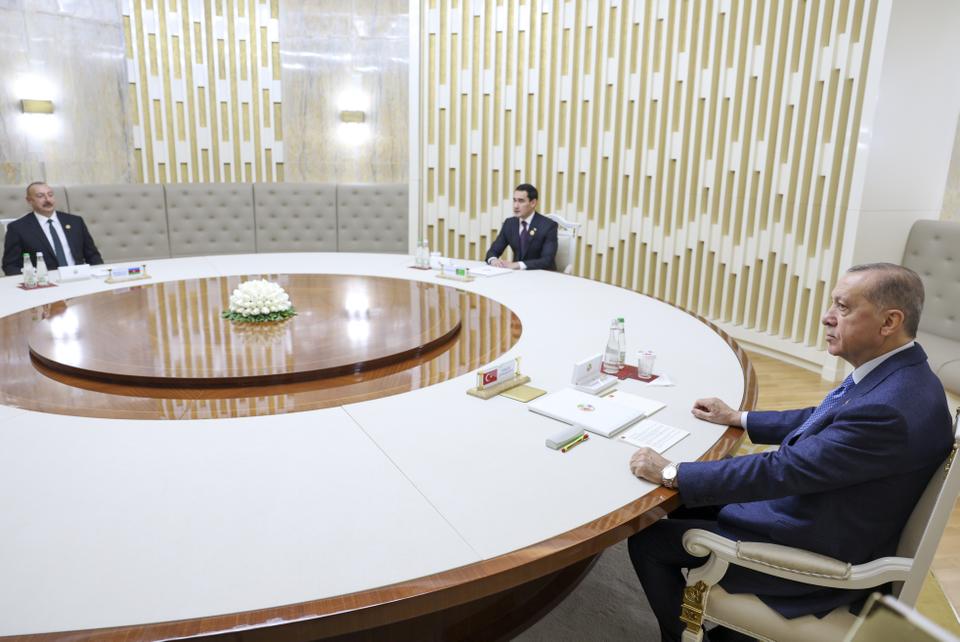 Turkish President Erdogan met Azerbaijani counterpart Ilham Aliyev and Turkmen leader Serdar Berdimuhamedov last week in the western Turkmen city of Awaza to discuss energy cooperation between Central Asia and Ankara.