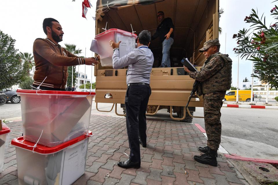 Tunisian voters will choose on Saturday from among 1,055 candidates – without affiliation to any party – for 161 seats in the House of Representatives, the lower house of parliament.