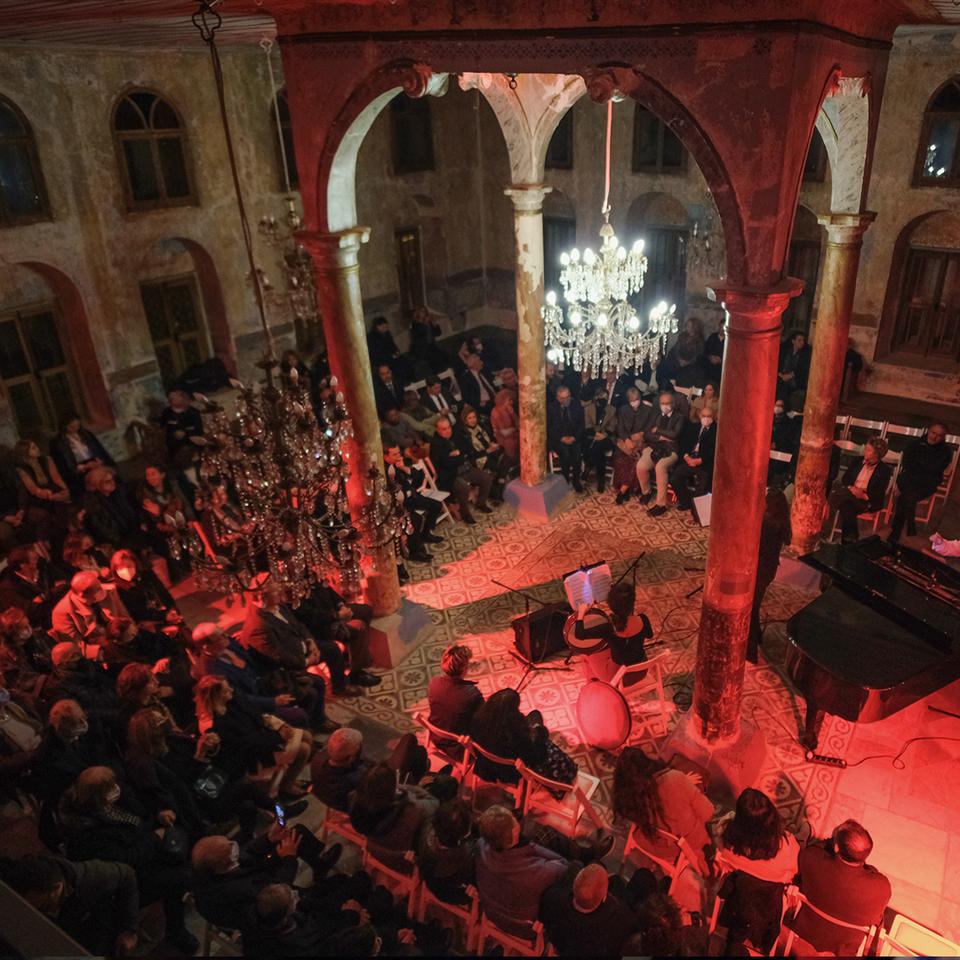 La fiesta hizo resonar las melodías de la música sefardí en los oídos de los presentes en la centenaria sinagoga.