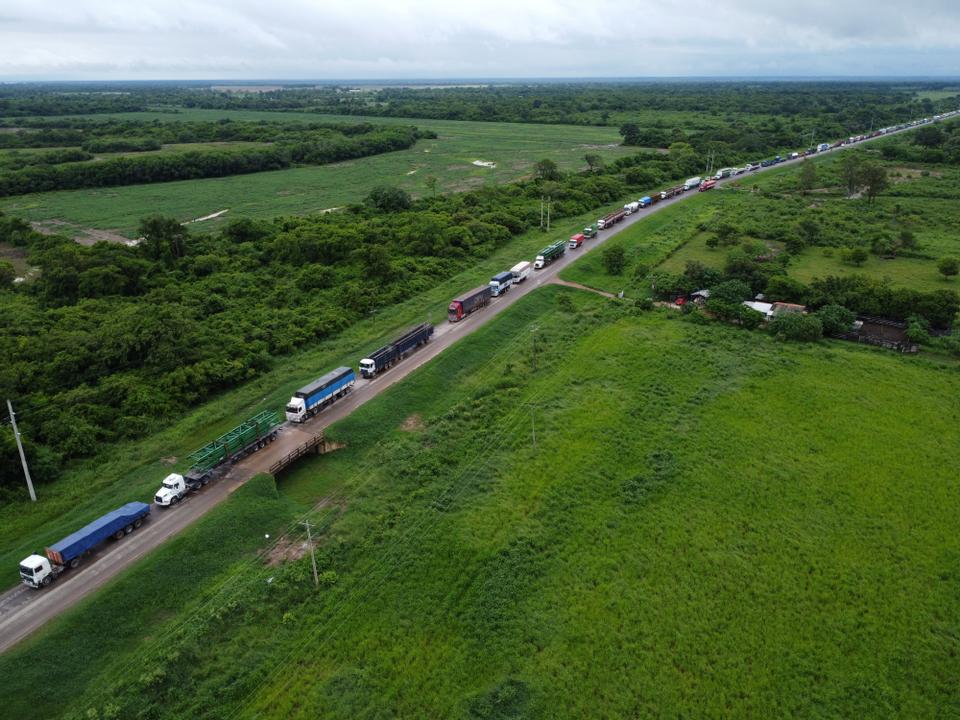 Aerial view of a road blocked by demonstrators following the arrest of Santa Cruz governor Luis Fernando Camacho.