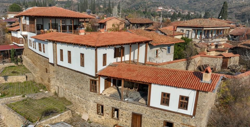 Birgi, a town in Odemis, 120 kilometres from Izmir, has been used as a settlement since 750 BC.