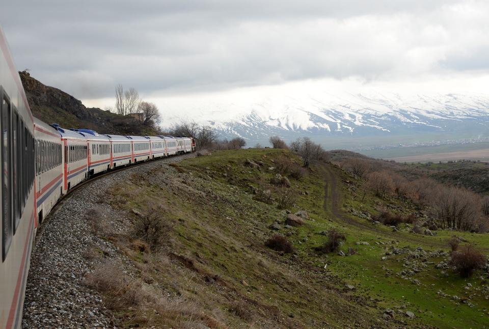 With the starting of winter season, trekking groups, photograph artists, mountain climbing groups and university students prefer the Eastern Express as their travel route.