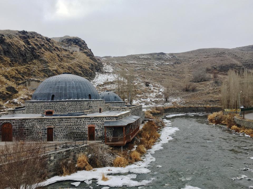 There are a couple of hammams around Kars Castle such as Mazlumaga, Cuma and Muradiye.