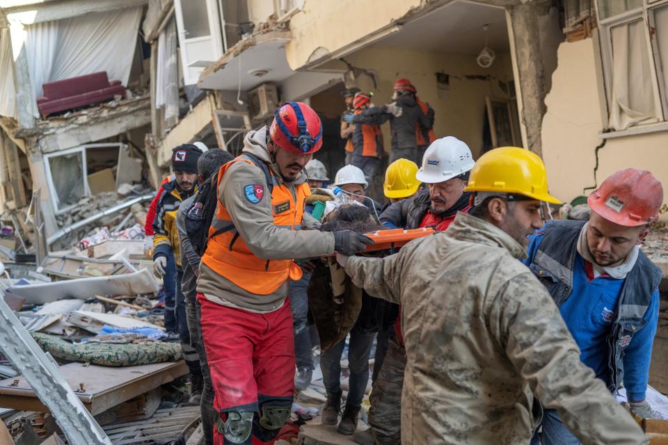 Rescuers carry Melda who remained stuck in rubble for three days in Hatay province, on February 9, 2023, three days after two earthquakes struck southeast Türkiye.