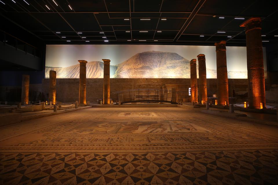 Historical artifacts of great importance housed in the Zeugma Museum were largely unaffected by the powerful twin earthquakes that affected 11 Turkish provinces.