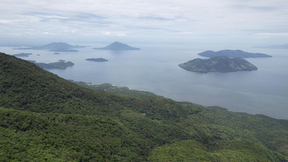 The Gulf of Fonseca is a large sea inlet of the Pacific Ocean that irrigates land of three countries: Honduras, Nicaragua, and El Salvador. It was here where European buccaneers, particularly the English and French, plundered during the 16-17th centuries.