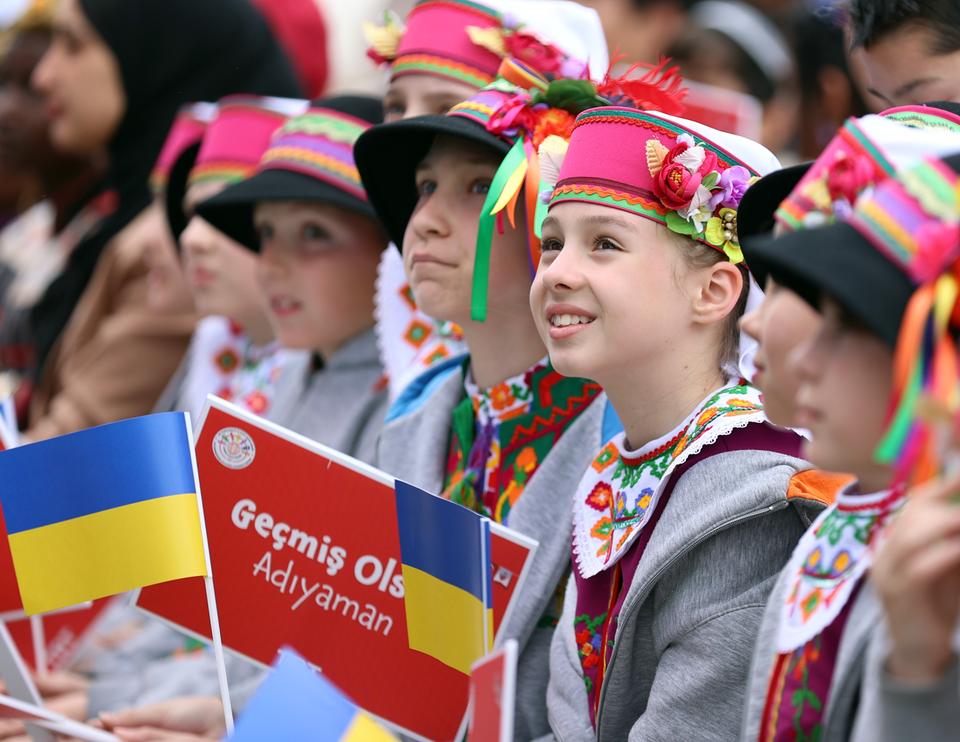 TRT held its 45th Children's Festival, attended by children from Türkiye and around the world who recited poems and performed dances in their traditional clothes. The event was dedicated to quake-affected children.