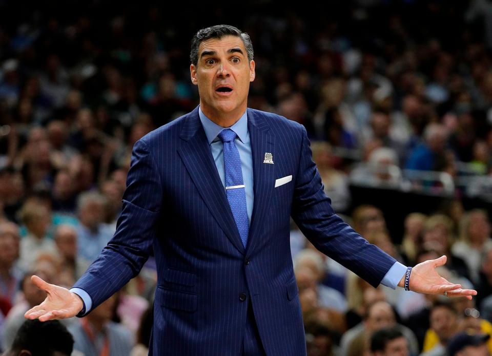 DiVincenzo fires Villanova to US college basketball title