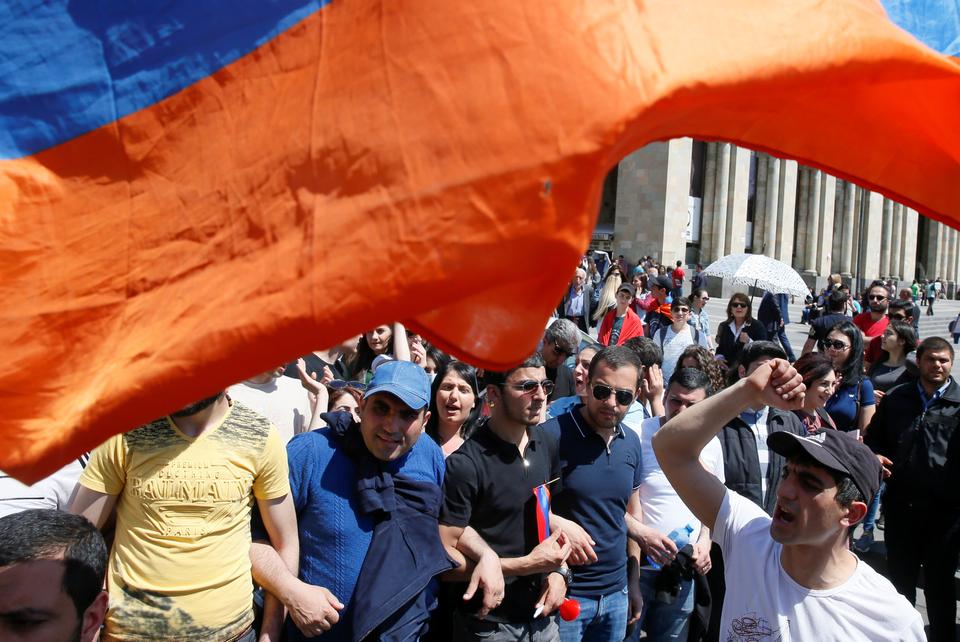 The demonstrations, driven by public anger over perceived political cronyism and corruption, looked to have peaked on Monday when Serzh Sarksyan quit as Armenian prime minister.