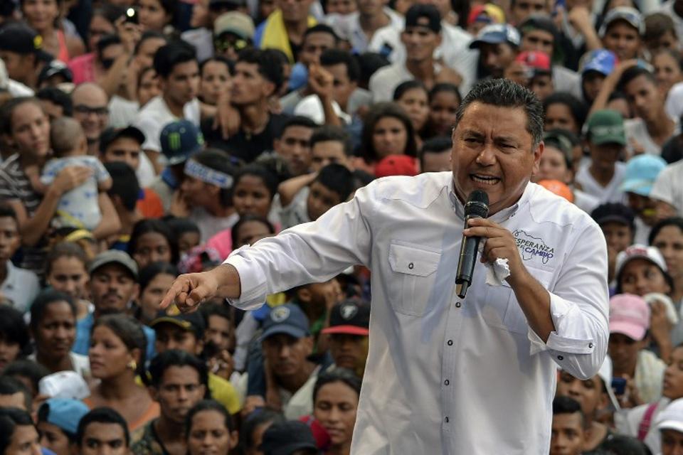 Venezuelan opposition presidential candidate and evangelical pastor Javier Bertucci speaks to supporters, during his campaign closing rally in Valencia, Venezuela on May 16, 2018.