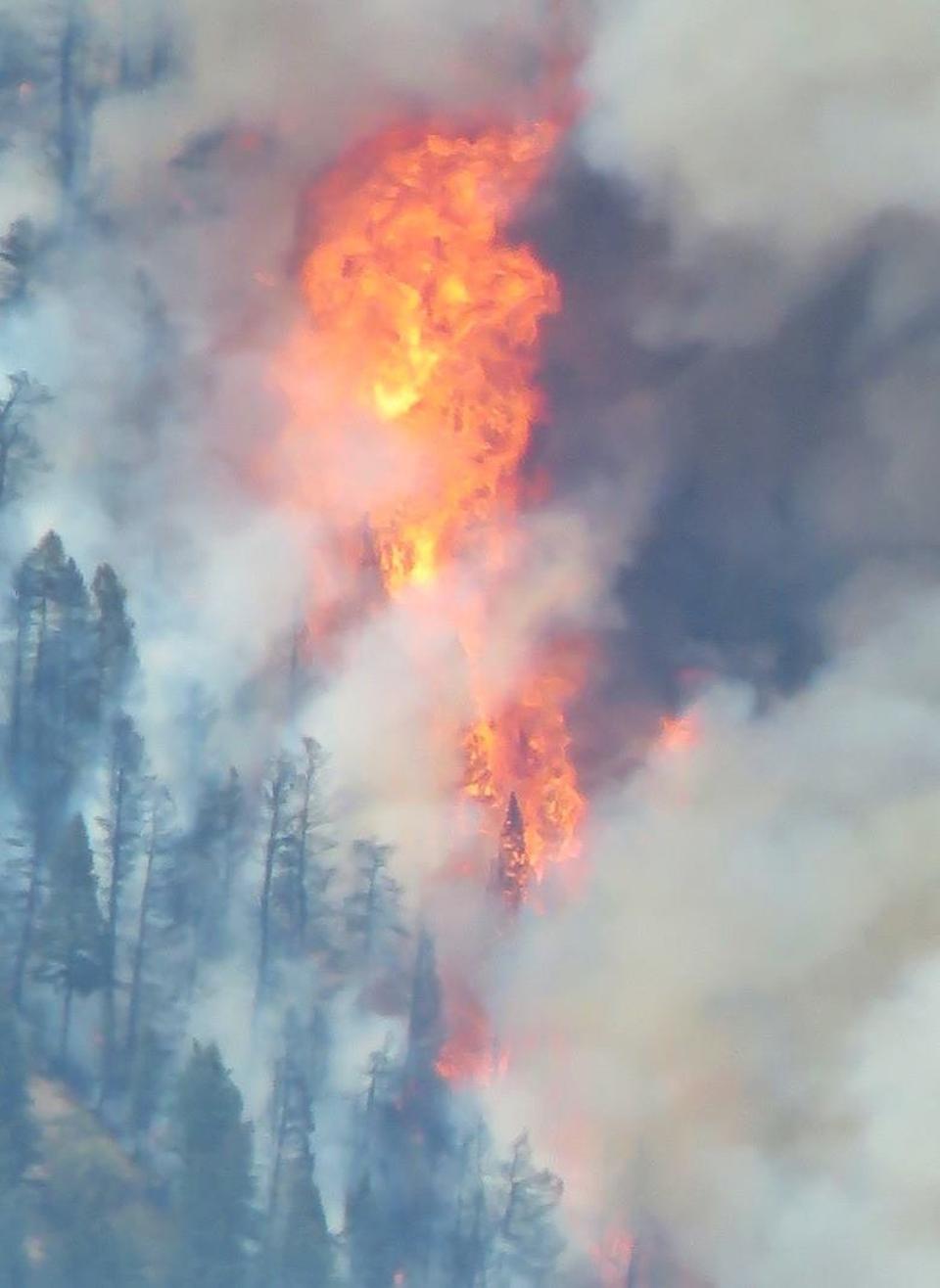 Thousands evacuated as Colorado wildfire doubles in size