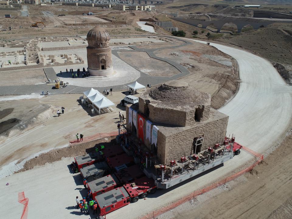 The relocation of the historical hammam underway in Batman province, Turkey, August 6, 2018. (AA)