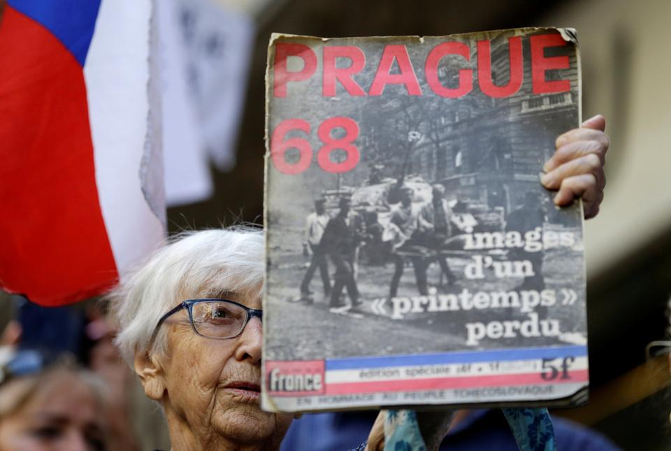 Czechs boo prime minister 50 years after Soviet-led invasion