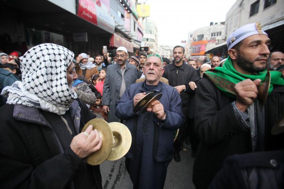 Bersholawat sepanjang jalan
