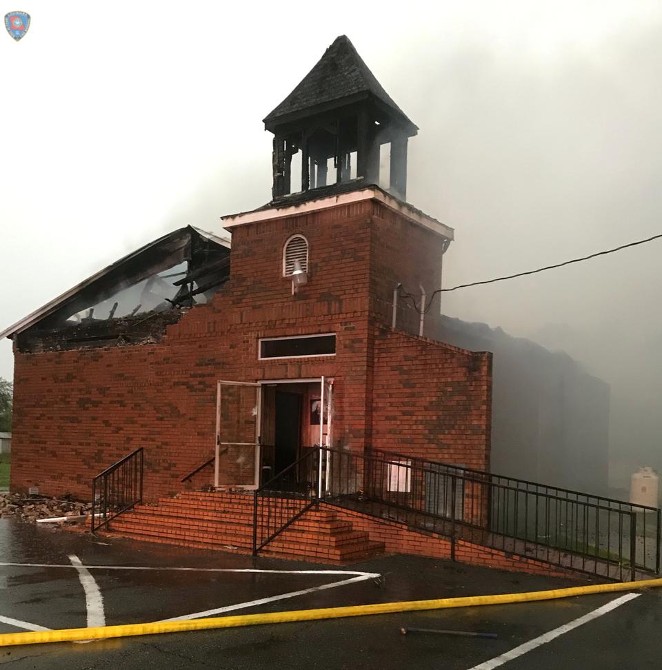 Η εκκλησιαστική εκκλησία Baptist Mount στην Opelousas, Λουιζιάνα, ΗΠΑ, στις 4 Απριλίου 2019, απεικονίζεται μετά από μια πυρκαγιά στην εικόνα αυτή που αποκτήθηκε από τα κοινωνικά μέσα.