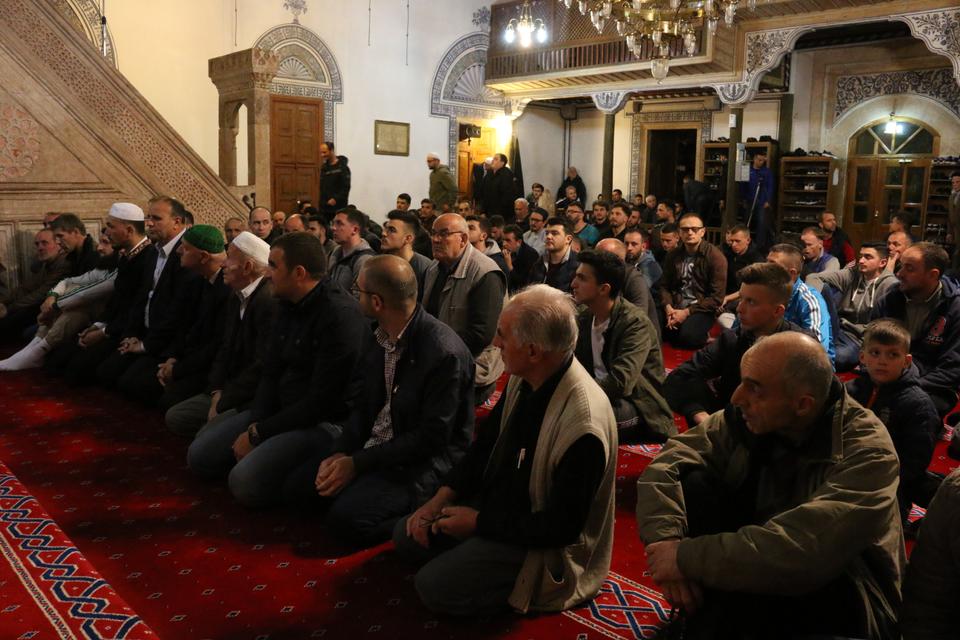 Muslims perform the first 'Tarawih' prayer at the Fatih Sultan Mehmet Mosque in Pristina, Kosovo [Erkin KecÌ§i/Anadolu Agency]