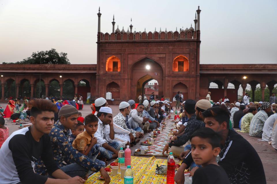 Indian Muslims usually break their fast during the month of Ramadan with the iconic drink Rooh Afza.