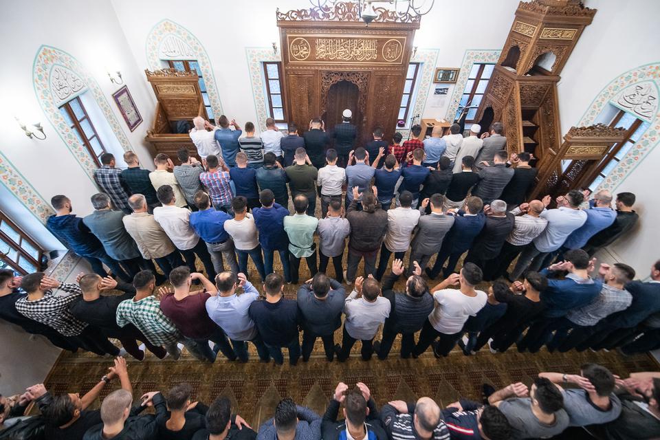 Muslims perform Eid al-Fitr prayer at Osmanagic Mosque in Podgorica, Montenegro [Adel Omeragic]