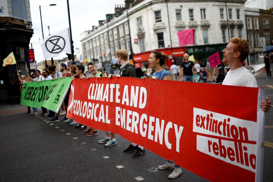 Climate activists 'Extinction Rebellion' protest in five ...