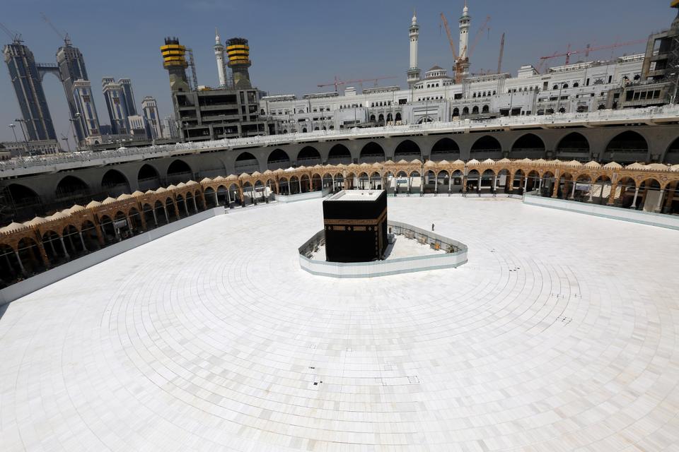 General view of Kaaba at the Grand Mosque which is almost empty of worshippers, after Saudi authority suspended umrah (Islamic pilgrimage to Mecca) amid the fear of coronavirus outbreak, at Muslim holy city of Mecca, Saudi Arabia March 6, 2020.