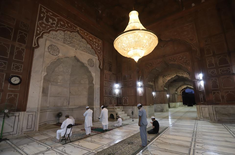 Caretakers of the Jama Masjid mosque perform evening prayer on the first day of Muslim holy fasting month of Ramadan during a nationwide lockdown to slow the spreading of the coronavirus disease (COVID-19) in Delhi, India on April 25, 2020.