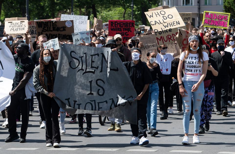 Thousands around the world join US #BlackLivesMatter protests