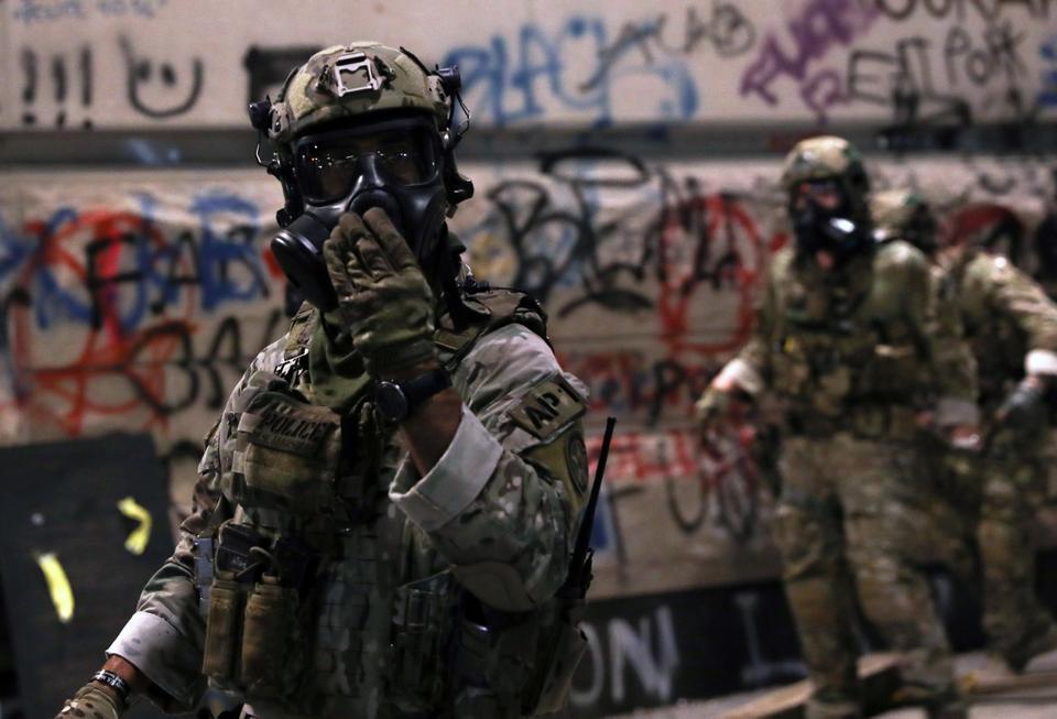 More militarised federal agents sent to fight BLM protesters in Portland