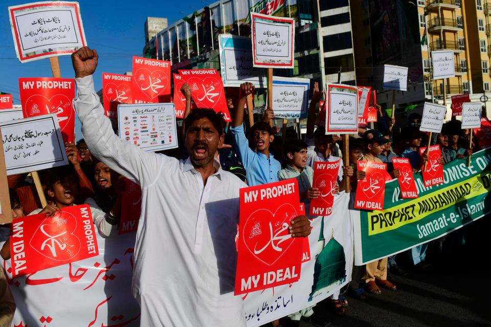 Demonstrators in Pakistan raise slogans against France and French President Emmanuel Macron in Karachi, Pakistan, on October 28, 2020.