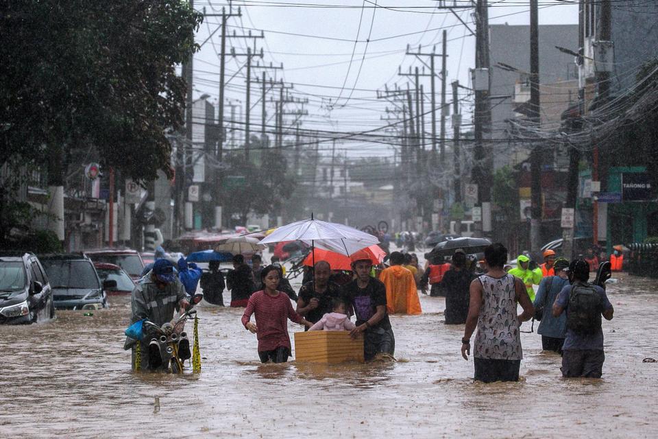 Dozens of people missing as year's deadliest typhoon slams the Philippines