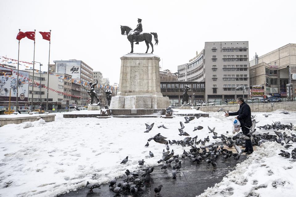 Snow blankets cities in Turkey, with cold snap expected to intensify